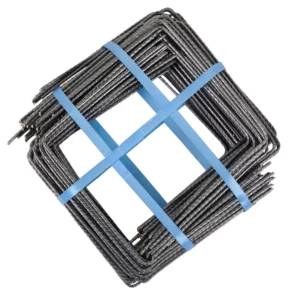 Agrafe de fixation en acier biseauté Paladian 20x20x20 cm pour toile de paillage et géotextile.